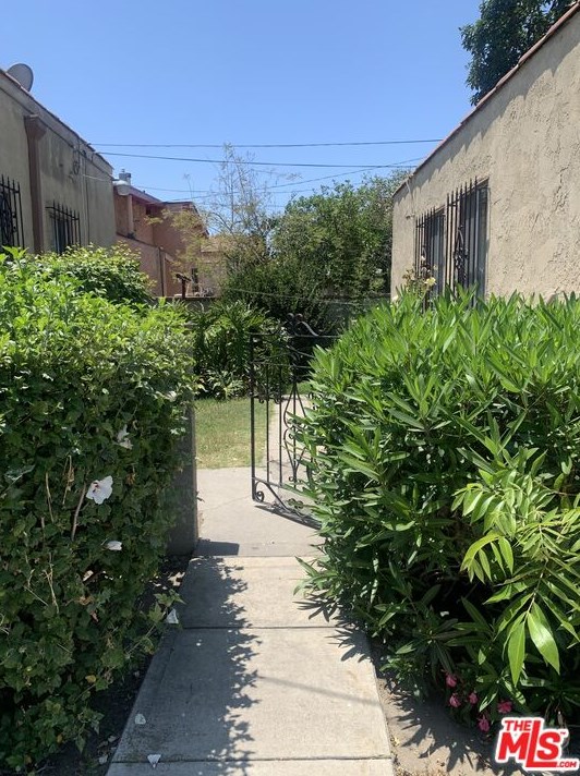 759 83rd St, Los Angeles CA  90044-5811 exterior