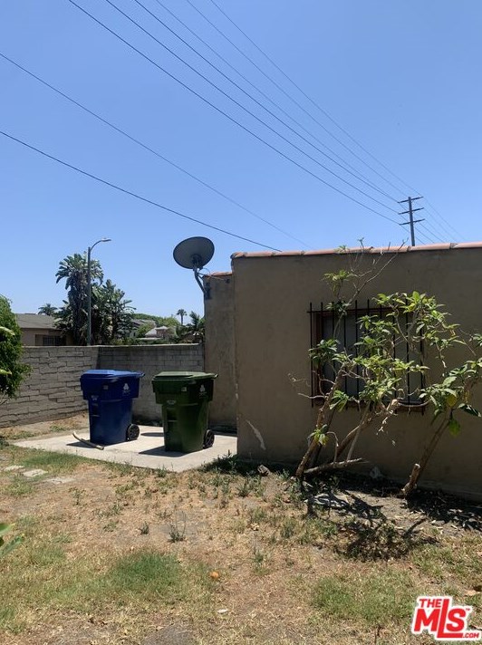 759 83rd St, Los Angeles CA  90044-5811 exterior