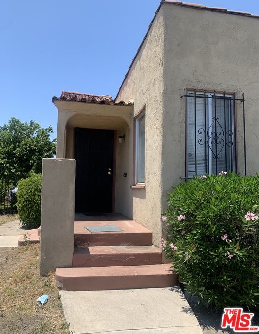 759 83rd St, Los Angeles CA  90044-5811 exterior