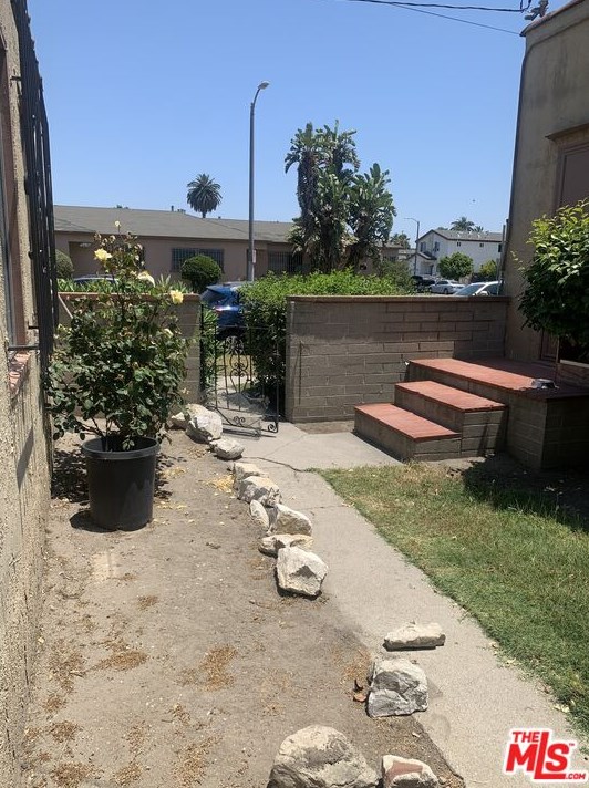 759 83rd St, Los Angeles CA  90044-5811 exterior