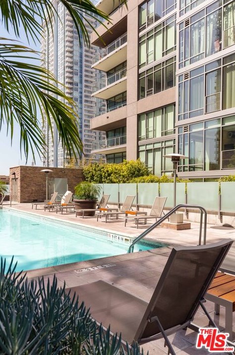 1111 Grand Ave, Los Angeles CA  90015-2164 exterior