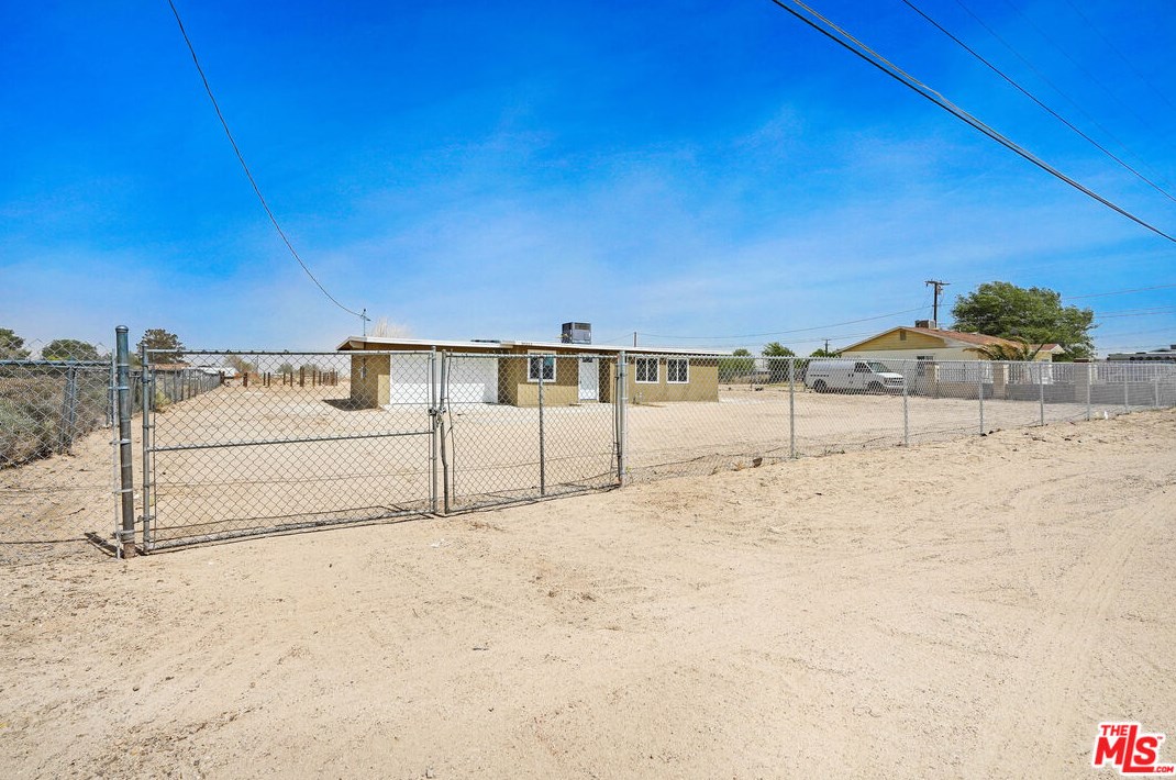 35233 Birch Rd, Barstow, CA 92311-7220