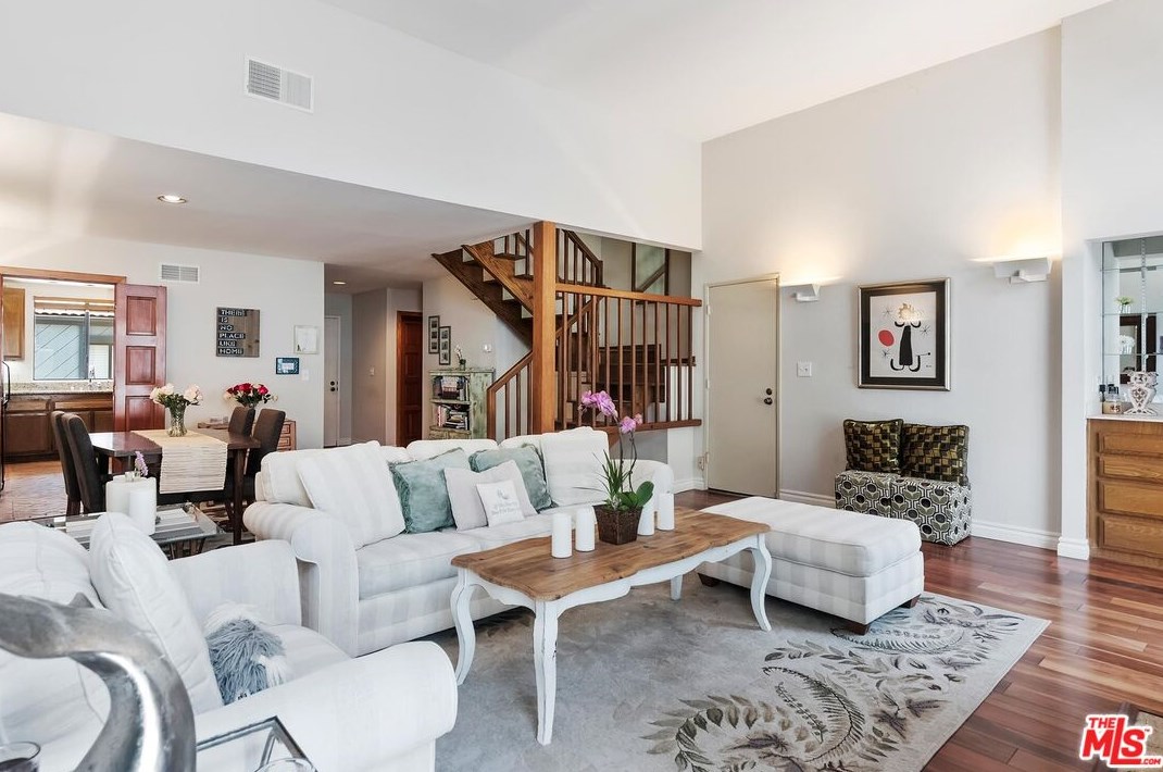 1937 Beverly Glen Blvd, Los Angeles, CA 90025-5147