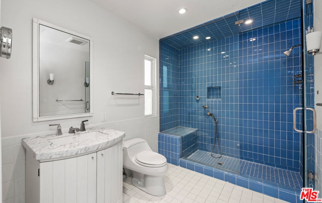 1600 Rising Glen Rd, Los Angeles CA  90069-1228 exterior