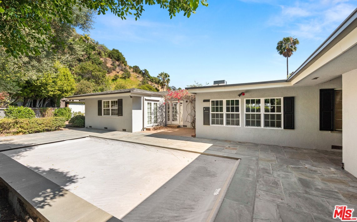 1600 Rising Glen Rd, Los Angeles CA  90069-1228 exterior