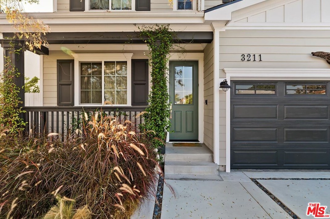 3211 Castle Heights Ave, Los Angeles, CA 90034-2708