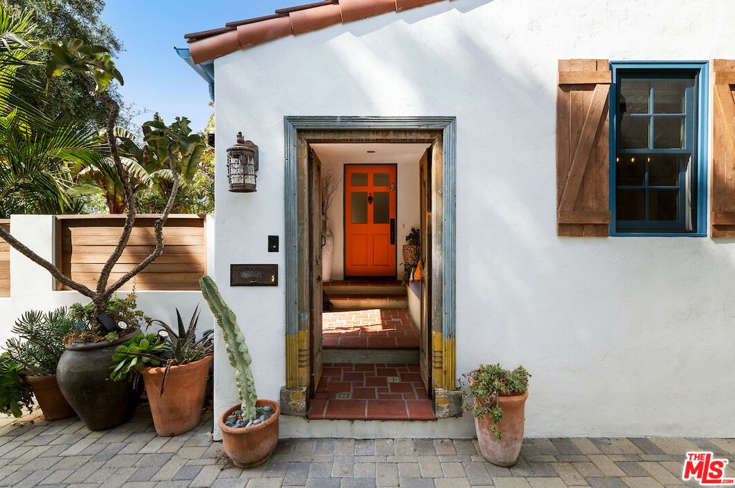 346 Westbourne Dr, Los Angeles CA  90048-1910 exterior