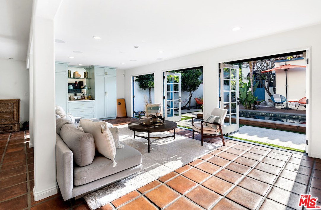 346 Westbourne Dr, Los Angeles CA  90048-1910 exterior