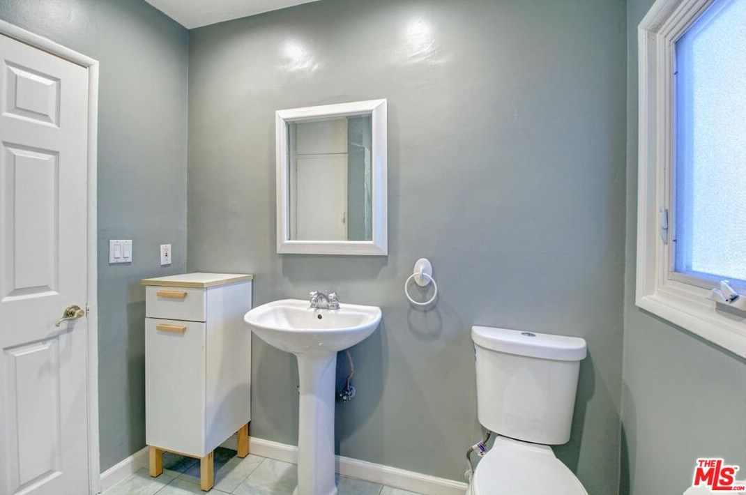 3740 Mullen Pl, Los Angeles CA  90043-1721 exterior