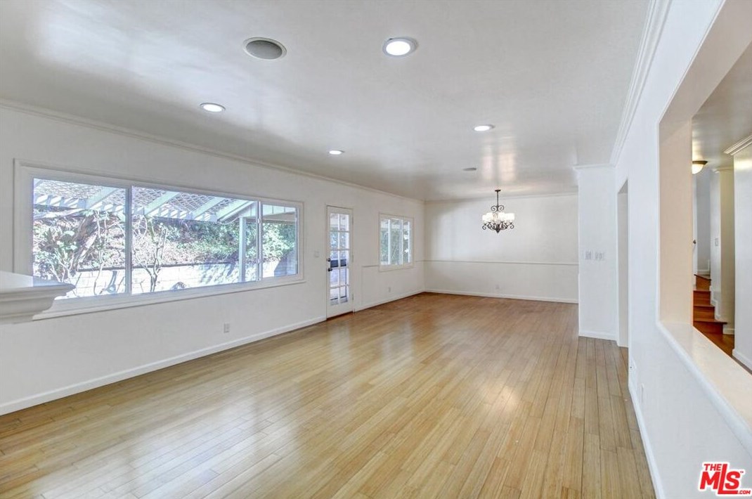 3740 Mullen Pl, Los Angeles CA  90043-1721 exterior