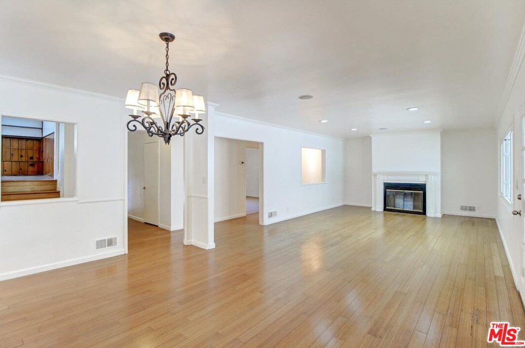 3740 Mullen Pl, Los Angeles CA  90043-1721 exterior