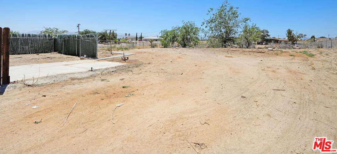 16845 Manzanita St, Hesperia CA  92345-1832 exterior