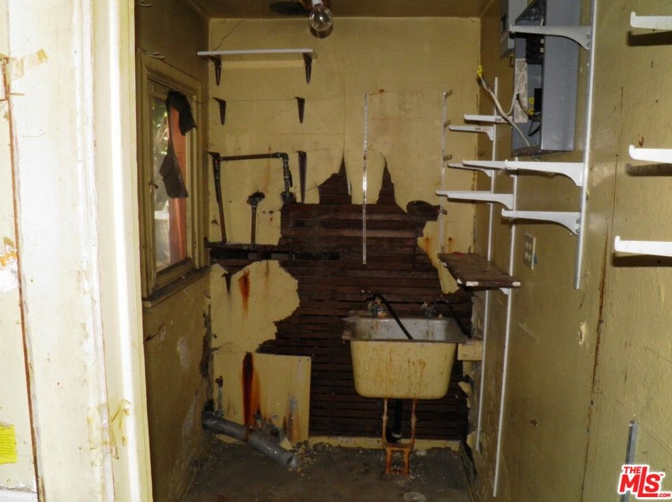 11753 Ayres Ave, Los Angeles CA  90064-1301 exterior