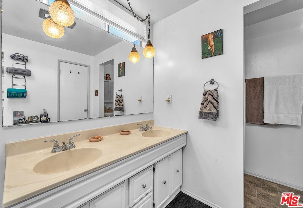 4467 Huntley Ave, Los Angeles CA  90230-4827 exterior