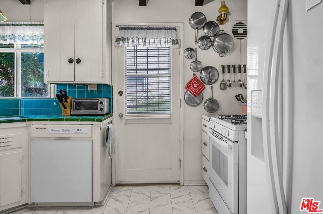 4467 Huntley Ave, Los Angeles CA  90230-4827 exterior