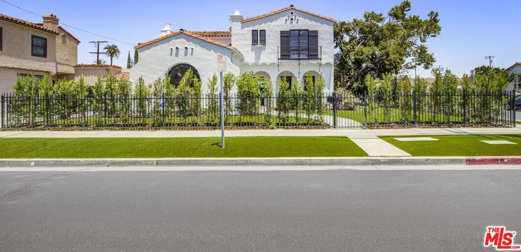 401 Detroit St, Los Angeles CA  90036-3622 exterior