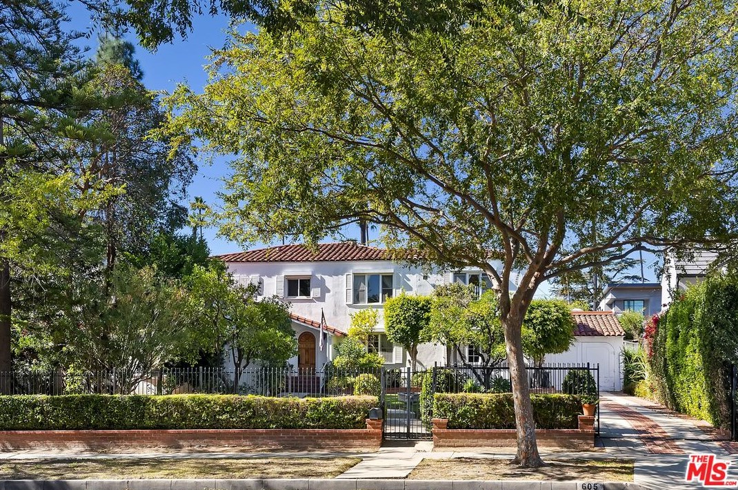 605 Elm Dr, Beverly Hills, CA 90210-3420