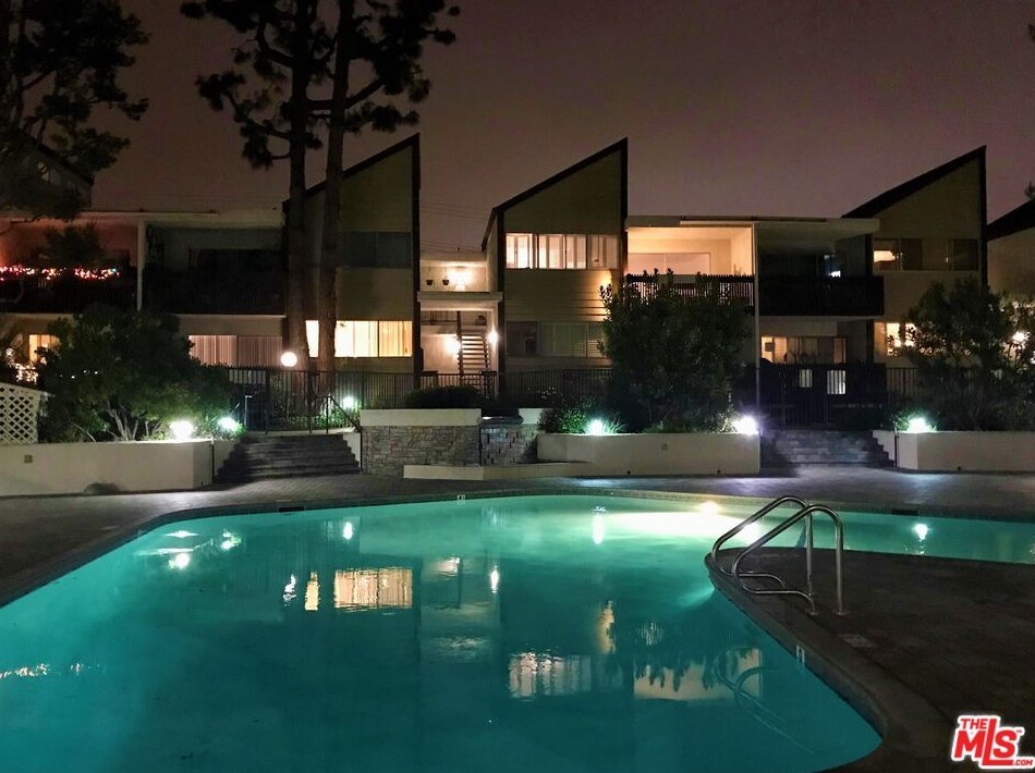 5900 Canterbury Dr, Los Angeles CA  90230-6758 exterior