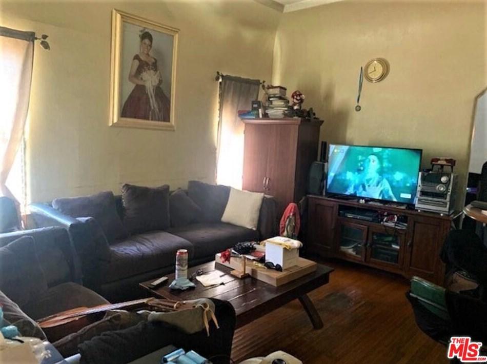 609 Hillview Ave, Los Angeles CA  90022-3229 exterior