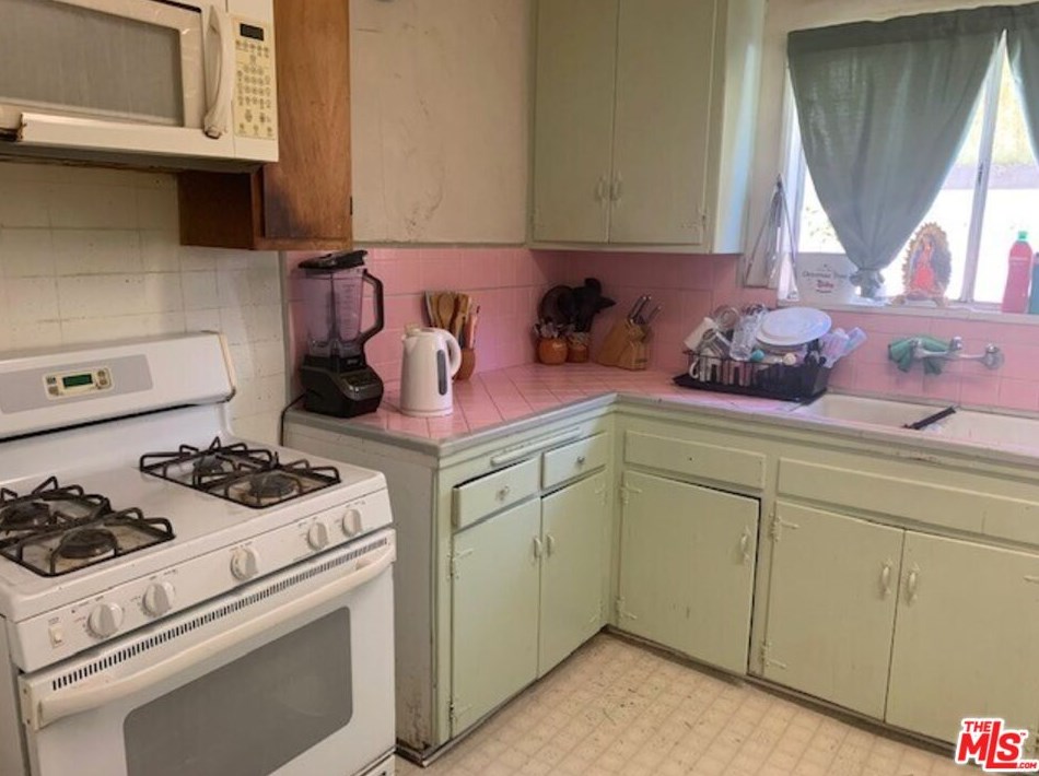 609 Hillview Ave, Los Angeles CA  90022-3229 exterior