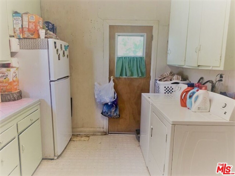 609 Hillview Ave, Los Angeles CA  90022-3229 exterior