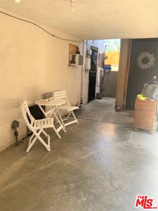 609 Hillview Ave, Los Angeles CA  90022-3229 exterior