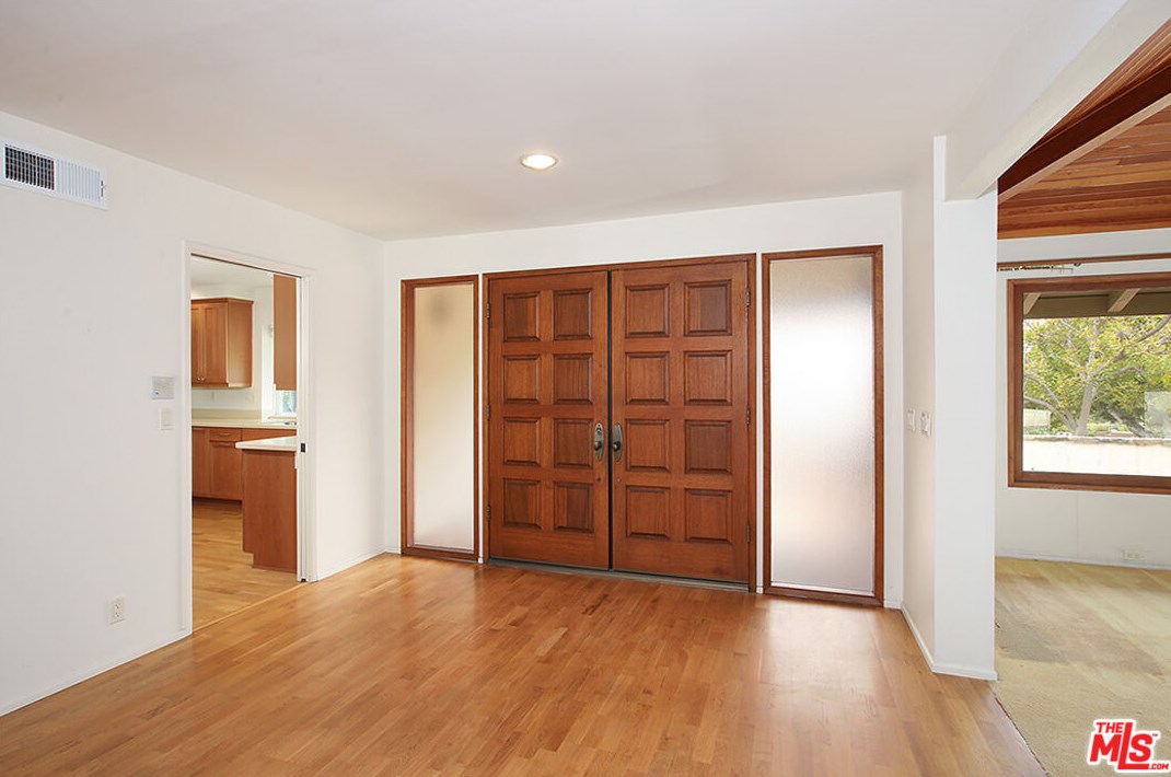 2061 Valhalla Dr, Santa Ana, CA 92705