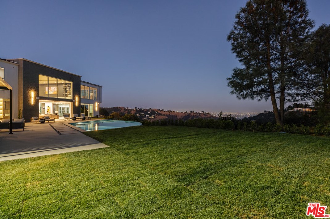 2727 Cardwell Pl, Los Angeles, CA 90046-1201