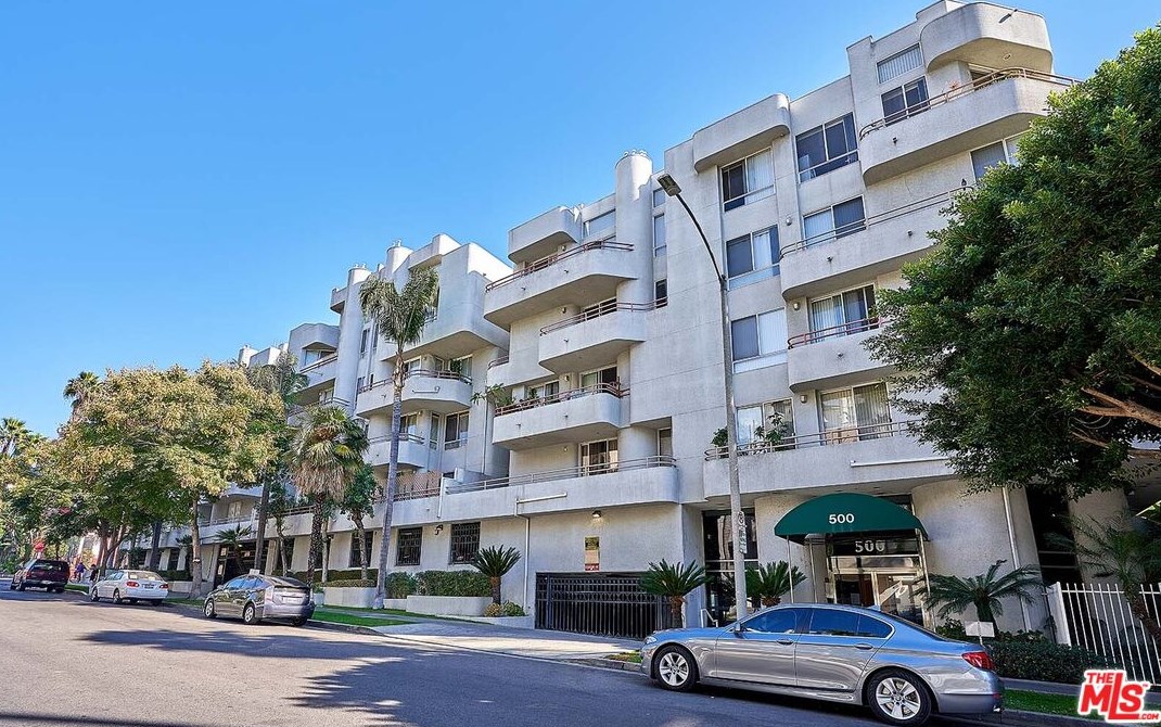 500 Berendo St, Los Angeles CA  90020-5602 exterior