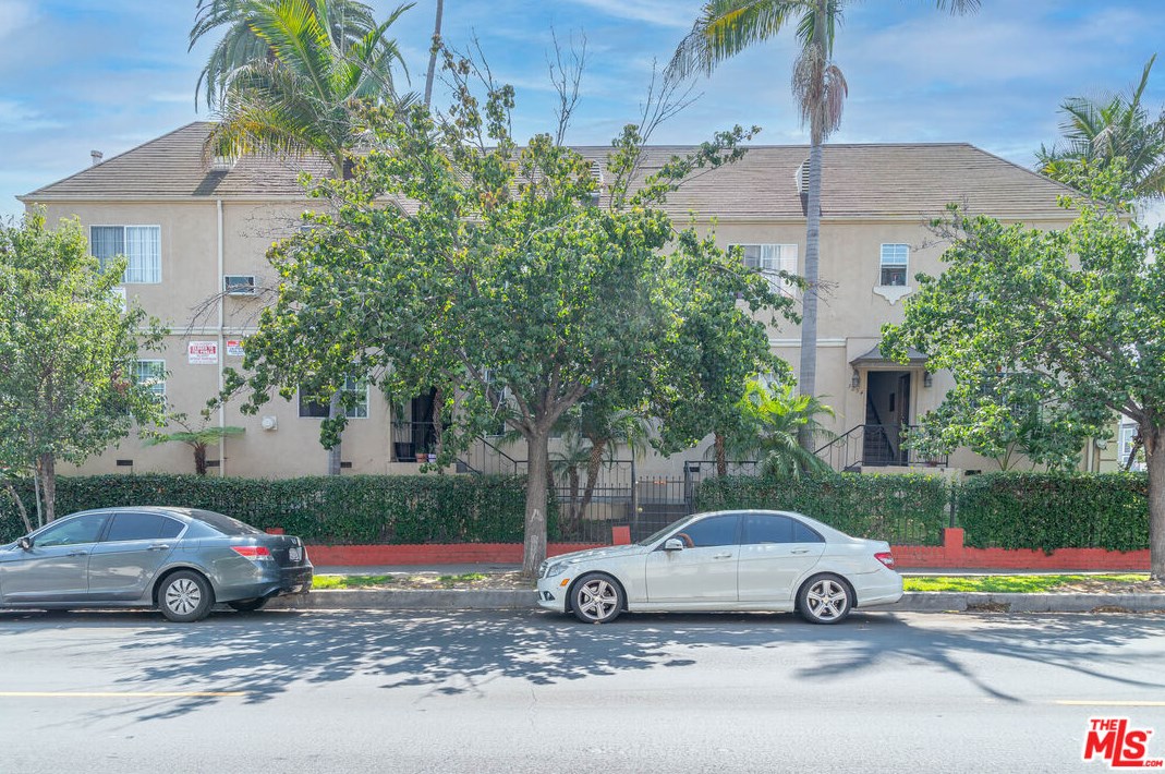 3250 James M Wood Blvd, Los Angeles, CA 90006-1312