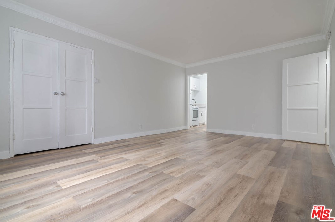 3250 James M Wood Blvd, Los Angeles CA  90006-1312 exterior