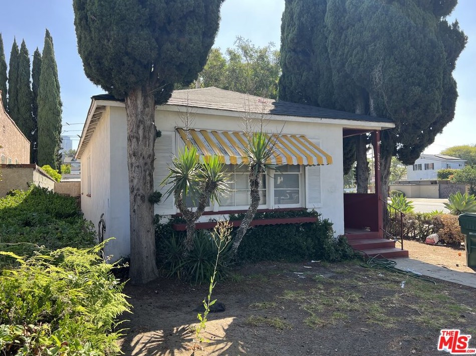 2152 Parnell Ave, Los Angeles, CA 90025-6318