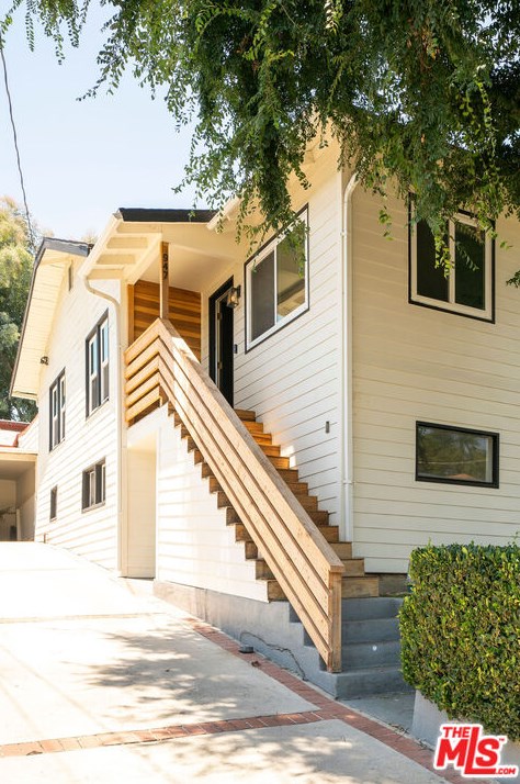 947 Farnam St, Los Angeles, CA 90042-2226