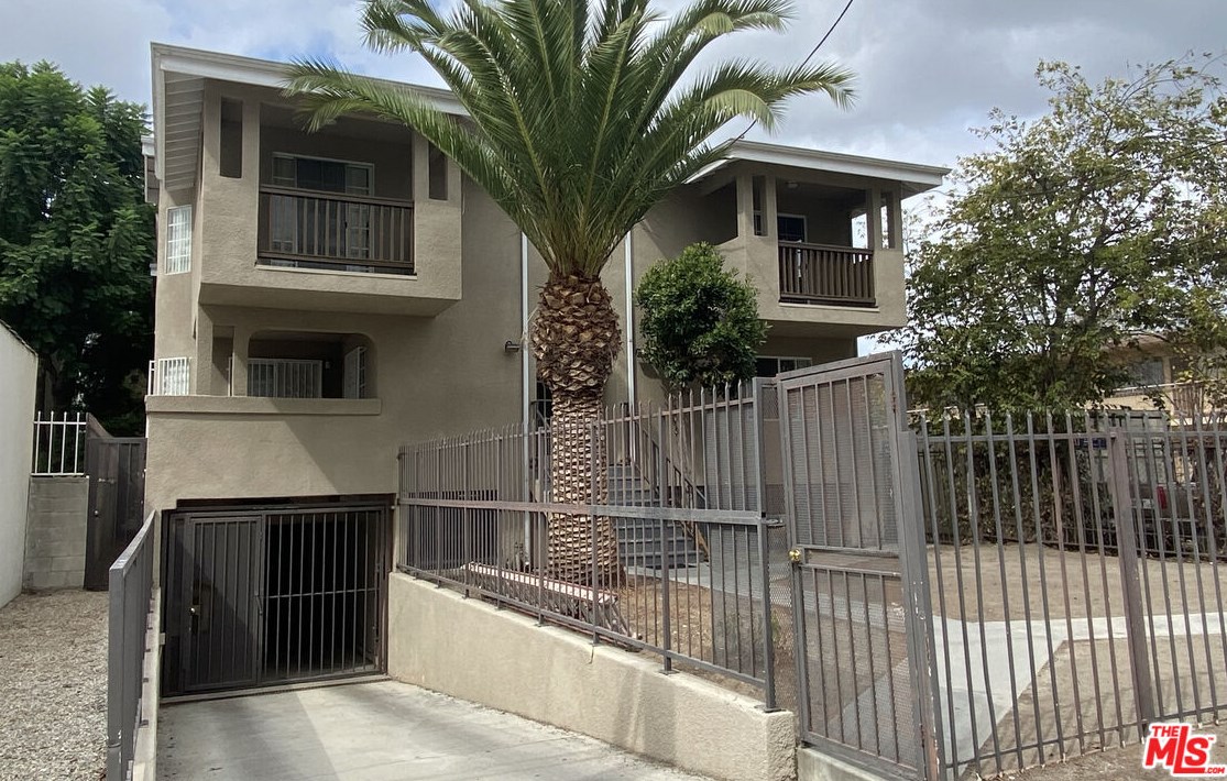 2370 Portland St, Los Angeles CA  90007-1916 exterior