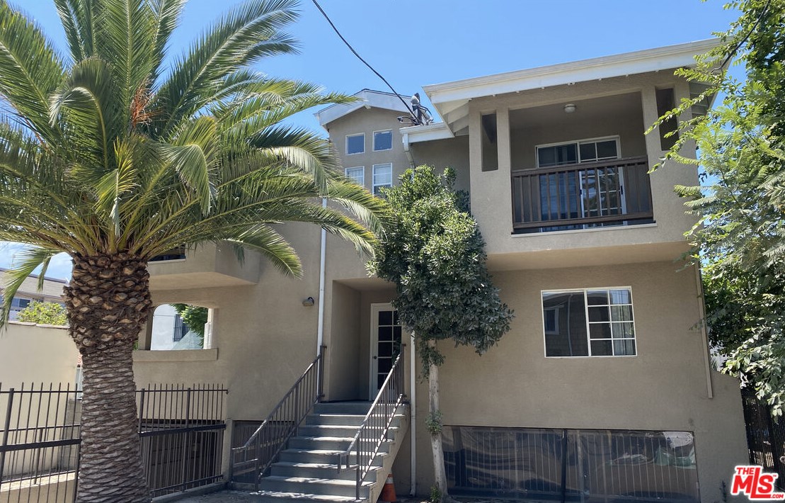 2370 Portland St, Los Angeles CA  90007-1916 exterior