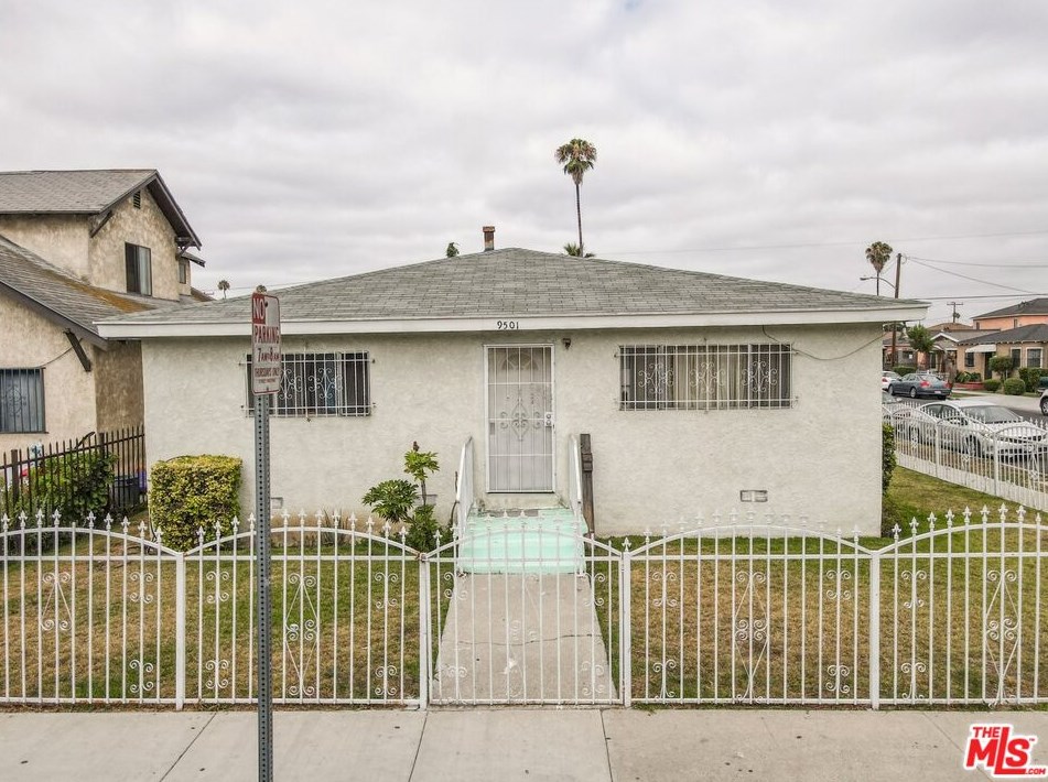 1204 95th St, Los Angeles, CA 90044-1921