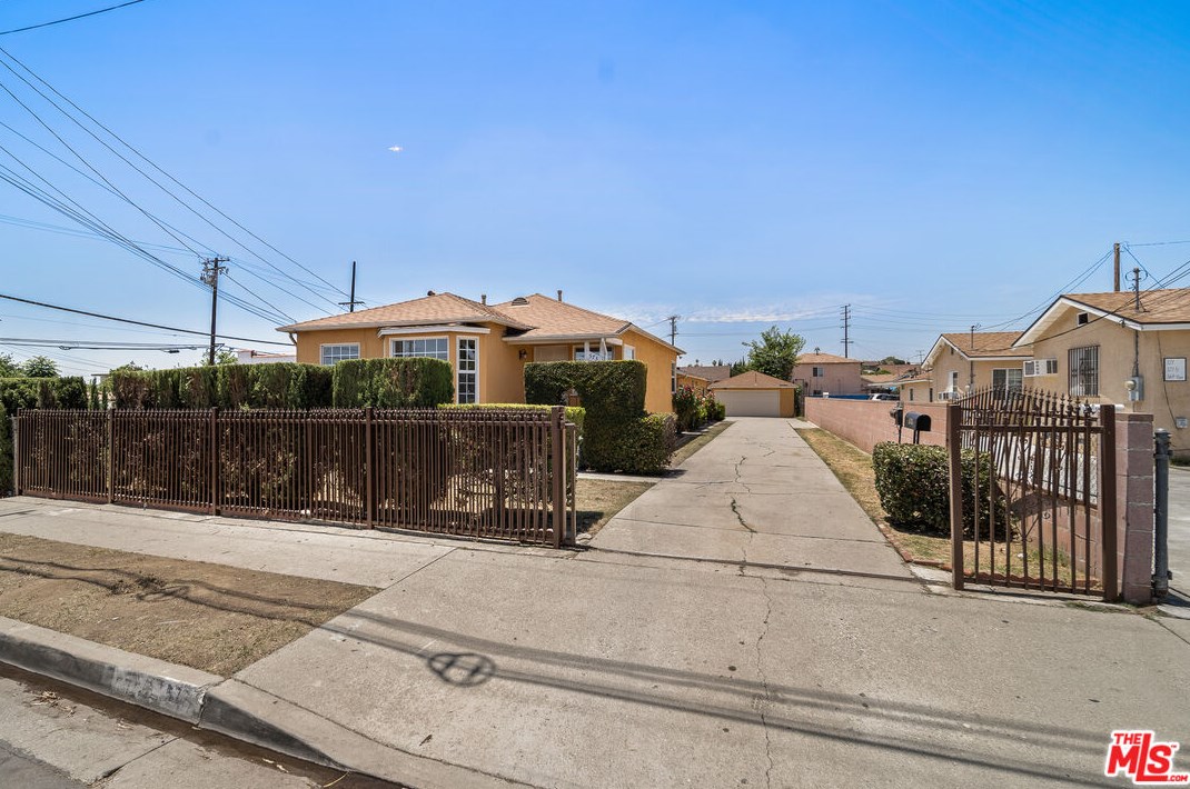 573 Arizona Ave, Los Angeles, CA 90022-1809