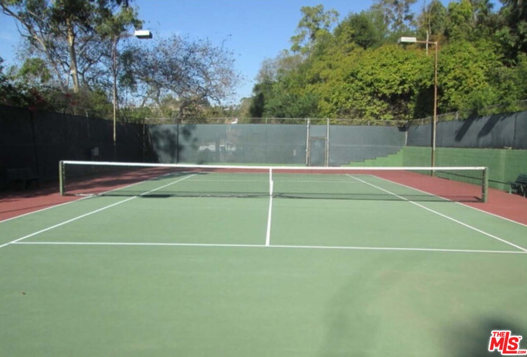 2919 Woodwardia Dr, Los Angeles CA  90077-2123 exterior