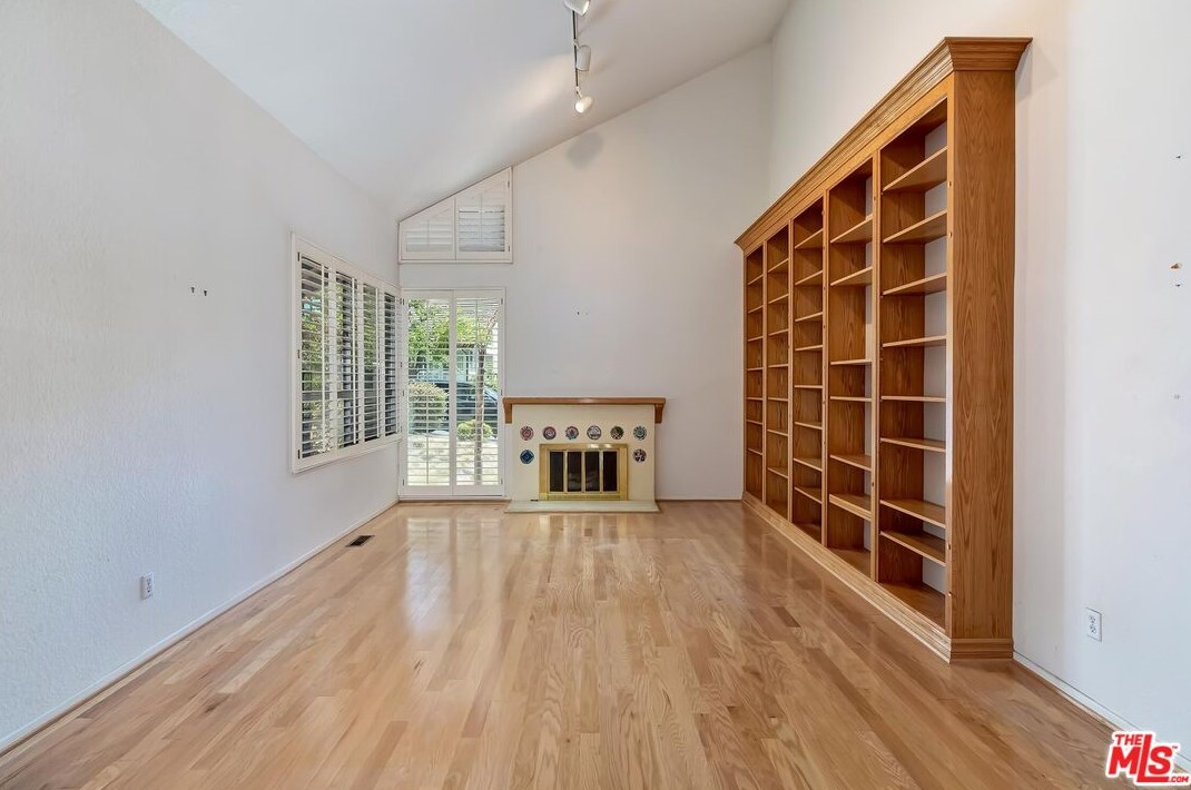 2919 Woodwardia Dr, Los Angeles CA  90077-2124 exterior