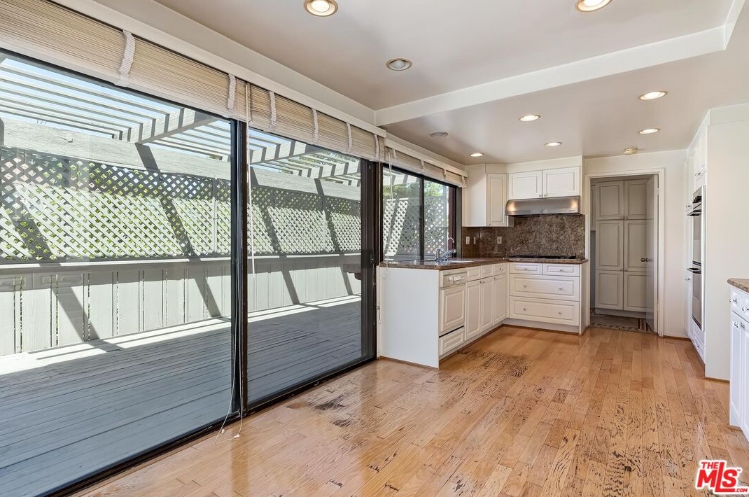 2919 Woodwardia Dr, Los Angeles CA  90077-2123 exterior