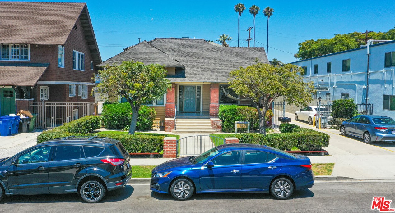 1137 29th St, Los Angeles, CA 90011-2137