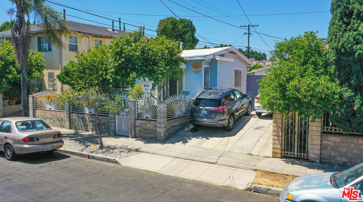 1535 30th St, Los Angeles, CA 90007-2817