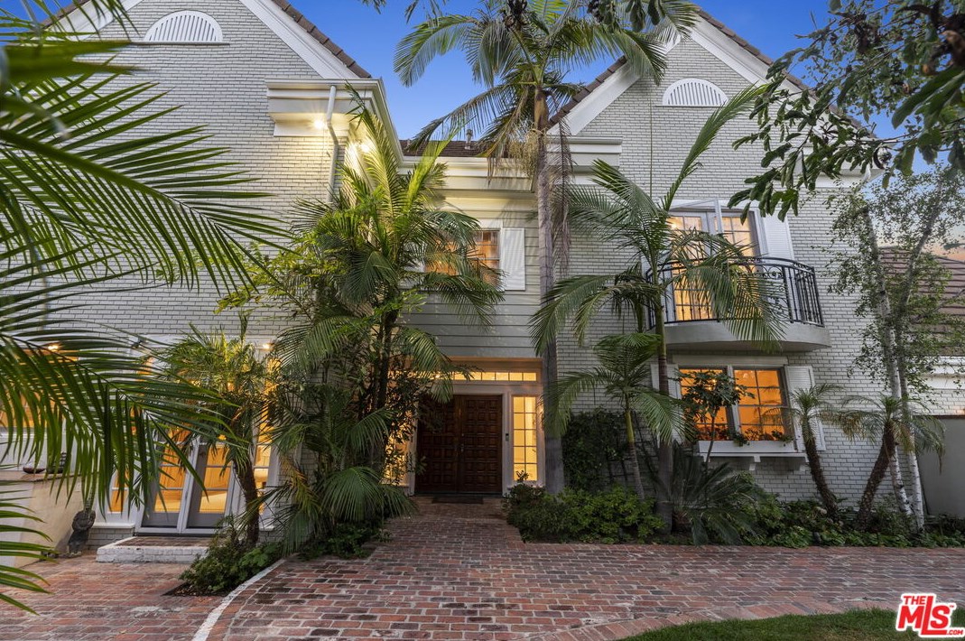 2201 Canyonback Rd, Los Angeles, CA 90049-1178