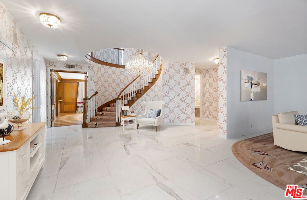 218 Foothill Rd, Beverly Hills, CA 90210-4921