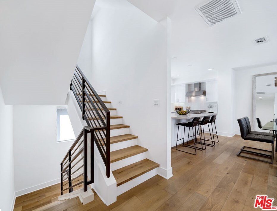 1406 Stanley Ave, Los Angeles CA  90046-4503 exterior