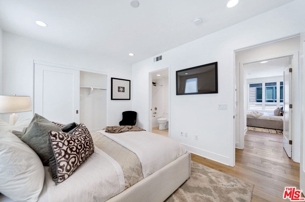 1406 Stanley Ave, Los Angeles CA  90046-4503 exterior
