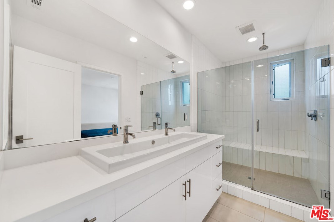 1406 Stanley Ave, Los Angeles CA  90046-4503 exterior