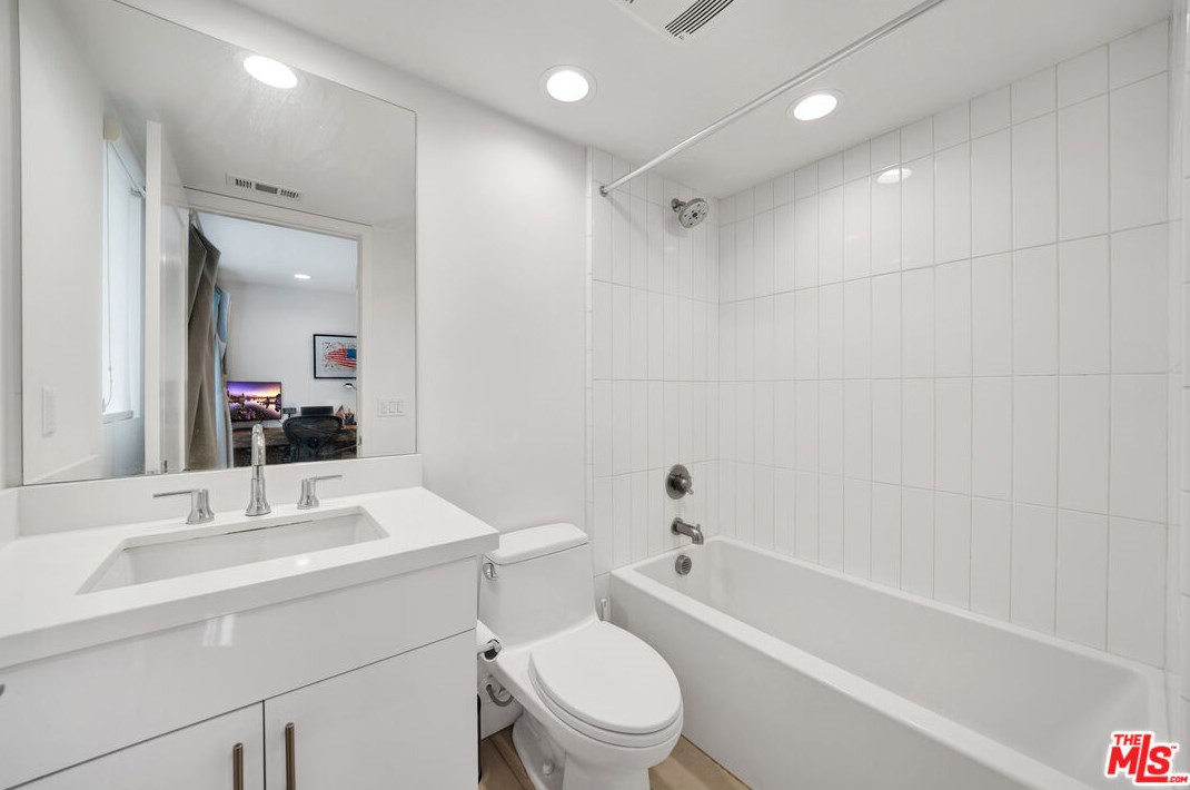 1406 Stanley Ave, Los Angeles CA  90046-4503 exterior