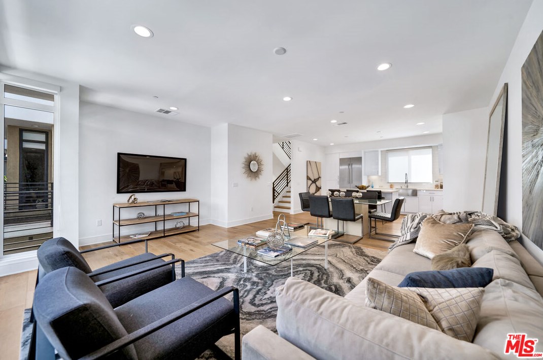 1406 Stanley Ave, Los Angeles CA  90046-4503 exterior