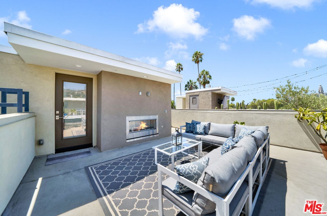 1406 Stanley Ave, Los Angeles CA  90046-4503 exterior